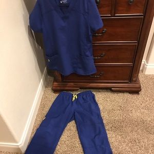 Wink four stretch scrubs